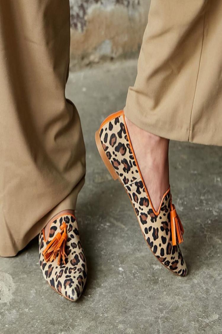 Ballerine retrò con punta affilata, frange e stampa leopardata 
