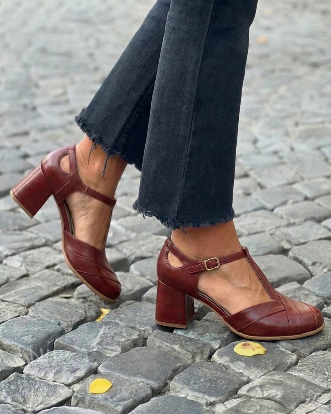 Escarpins bordeaux en cuir PU à bride en T, bout rond, talon bloc [Précommande]