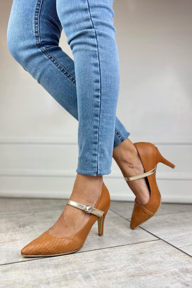 Scarpe con tacco a spillo marrone chiaro, cinturino con fibbia sul collo del piede e punta affusolata [Pre-ordine]