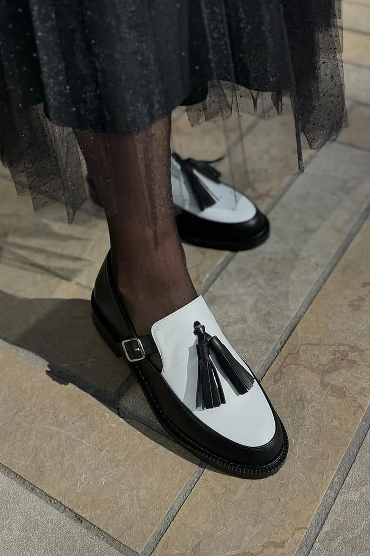 Czarne mokasyny z okrągłym noskiem i ozdobą z chwostów w stylu colorblock [Przedsprzedaż]