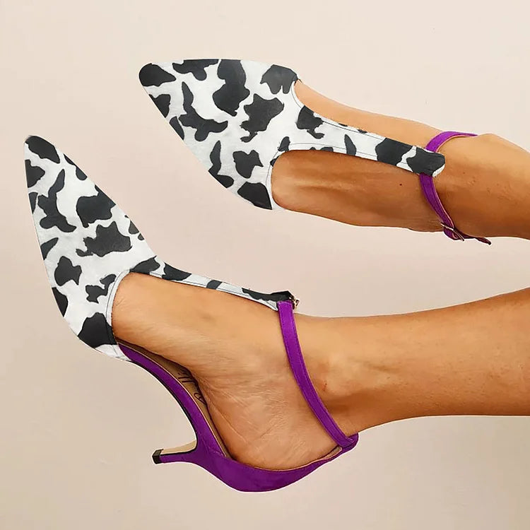 Spitze Kitten-Heels mit T-Riemen und Kuhmuster-Print