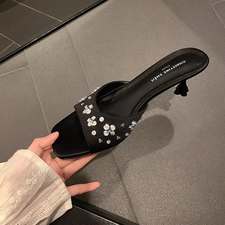 Sandali con tacco a spillo e decorazioni a petalo, alla moda, con punta quadrata e strass
