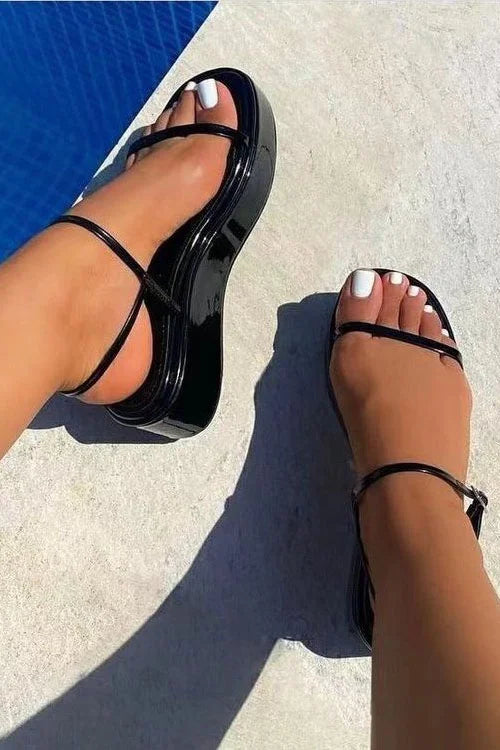 Sandalias de plataforma con hebilla de una palabra de PU de talla grande 