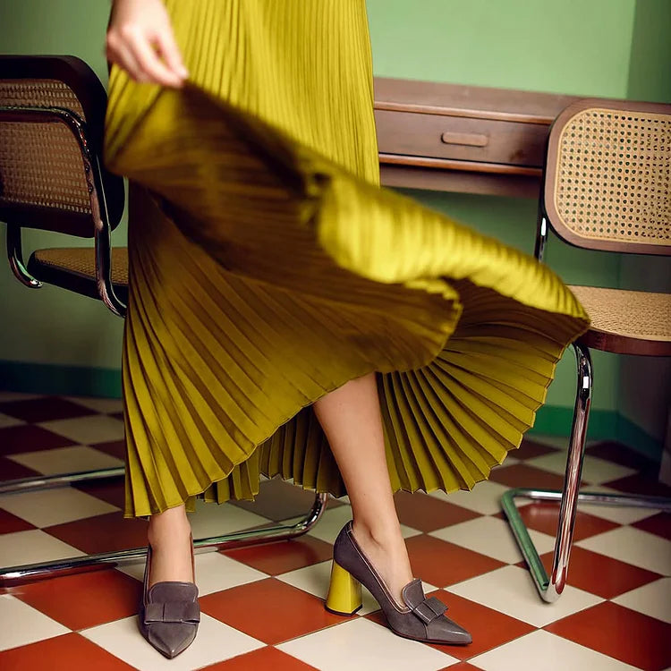 Dunkelbraune, klobige Absätze im Farbblock-Design mit Schleifendekor und spitzer Zehenpartie [Pre Order]