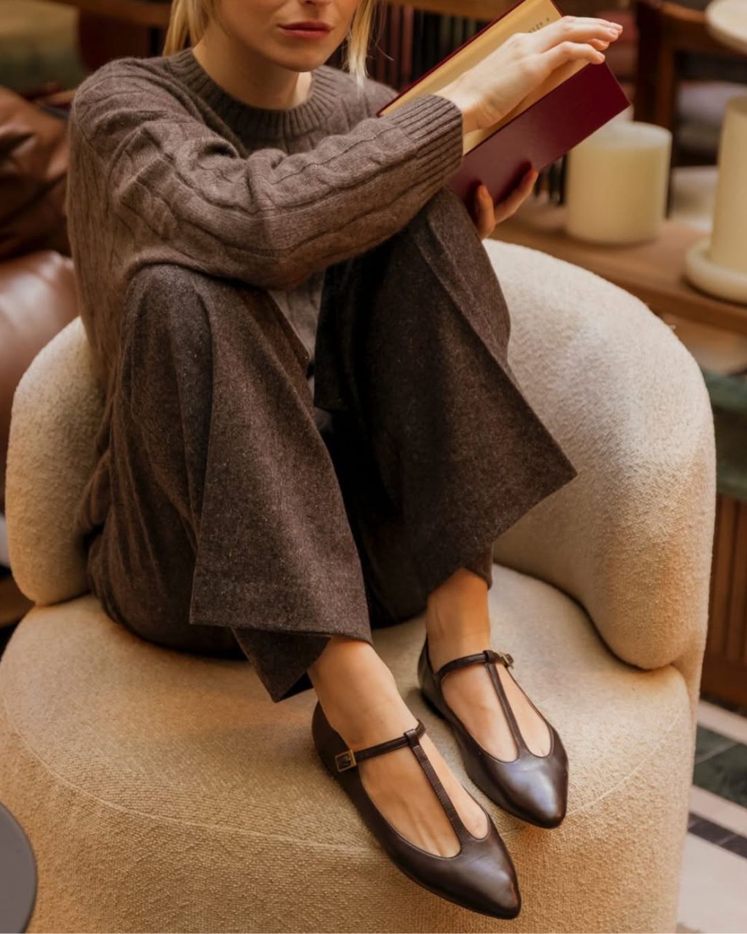 Vintage dunkelbraune glänzende PU T-Riemchen spitze Ballerinas [Vorbestellung]