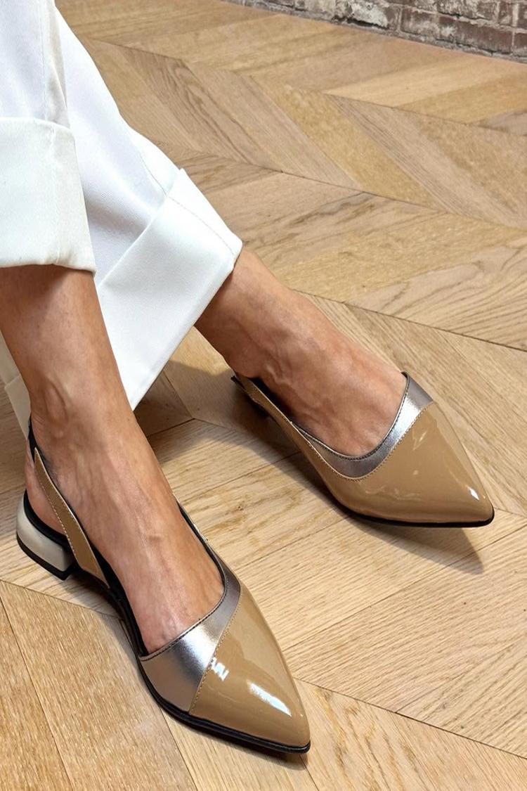 Scarpe basse color cachi con cinturino asimmetrico e punta patchwork [Pre-ordine]