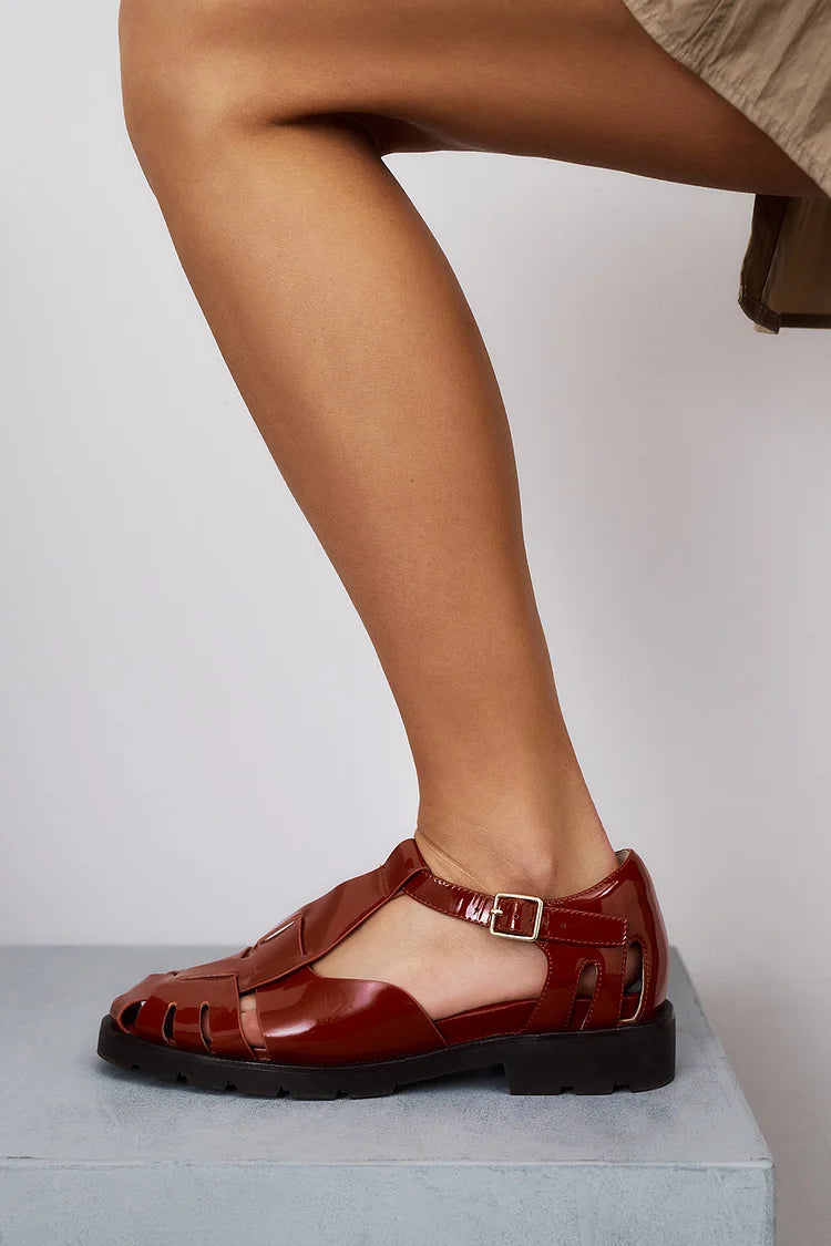 Sandali bordeaux con punta tonda e colore solido traforato [Pre-ordine]