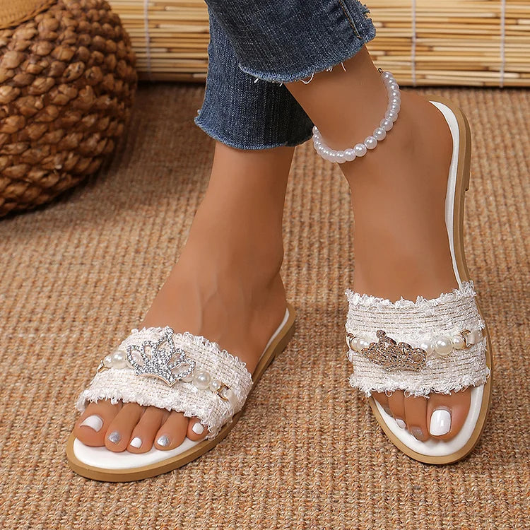 Zapatillas elegantes con punta redonda y decoración de perlas con corona de diamantes de imitación y adornos deshilachados 