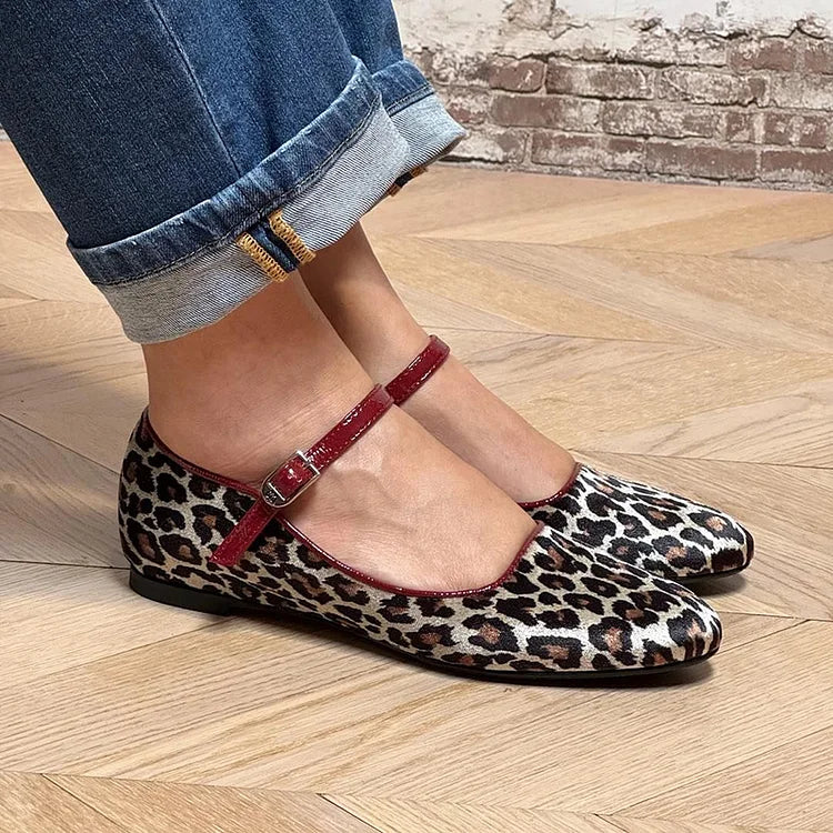 Sapatilhas bege com estampa de leopardo e fivela no peito do pé [Pre Order]