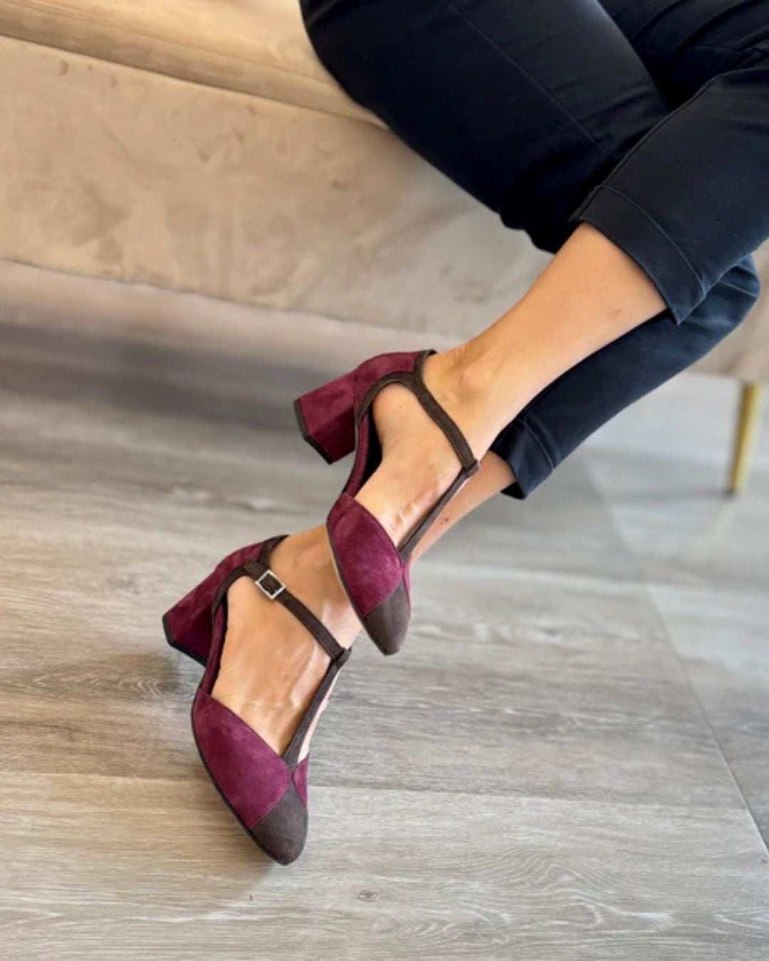 Colorblock spitze Zehen T-Riemen Knöchelriemen Wildleder Blockabsatz mittelhohe Absätze [Vorbestellung]