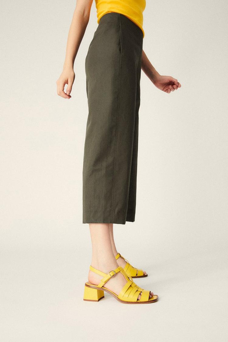 Scarpe con tacco spesso giallo, punta quadrata e fibbia a T intrecciata [Pre-ordine]