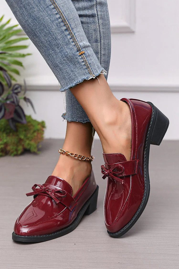 Einfarbige, spitze Zehen-Loafer mit Blockabsatz und Schleifendekor im Patchwork-Stil