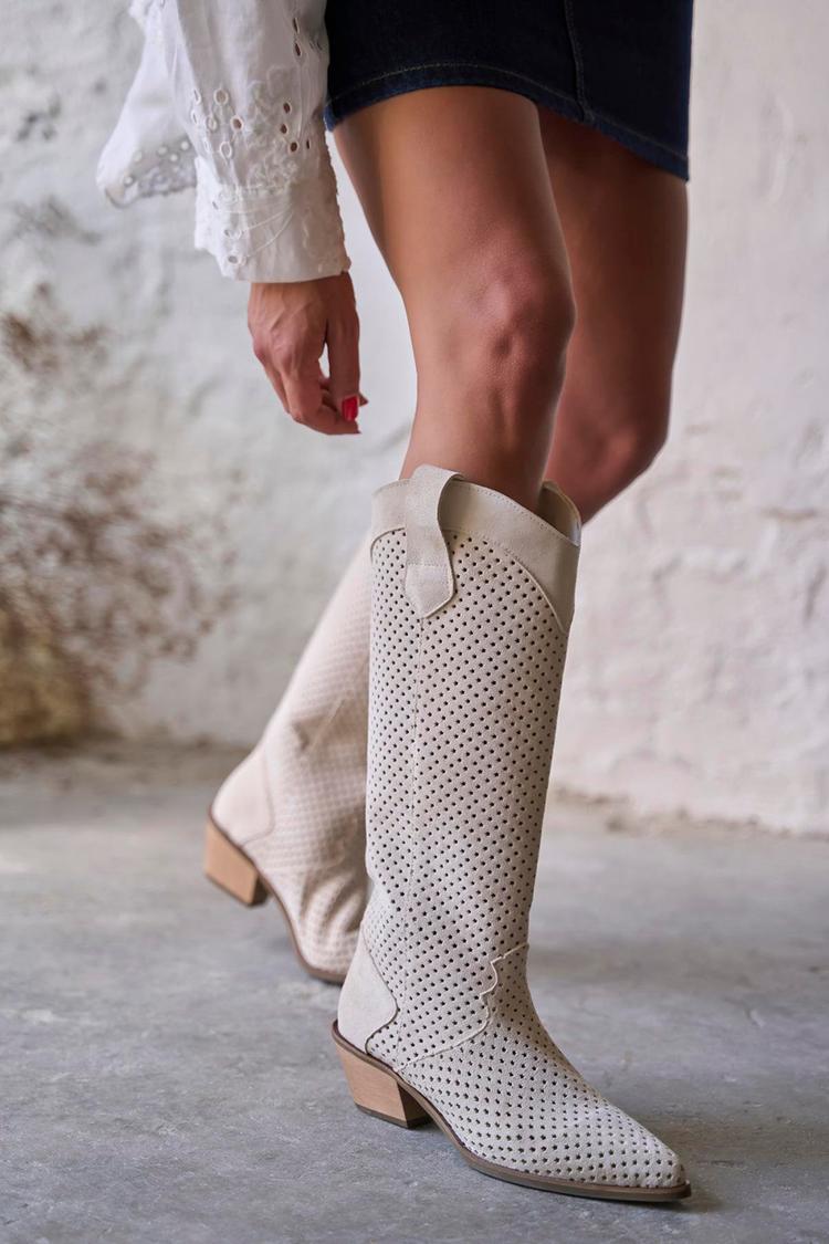 Botas Cowboy de Salto Baixo Pontiagudo Perfuradas em Pele Sintética [Pré-Encomenda]