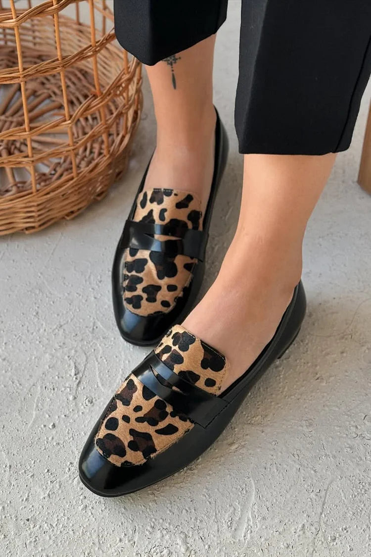 Czarne mokasyny z okrągłym noskiem i wzorem w cętki w stylu patchwork [Przedsprzedaż]