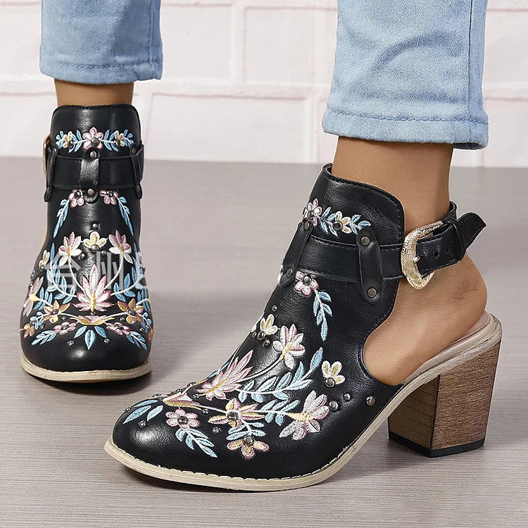 Zapatos de tacón grueso con punta redonda, tachuelas y bordado floral 