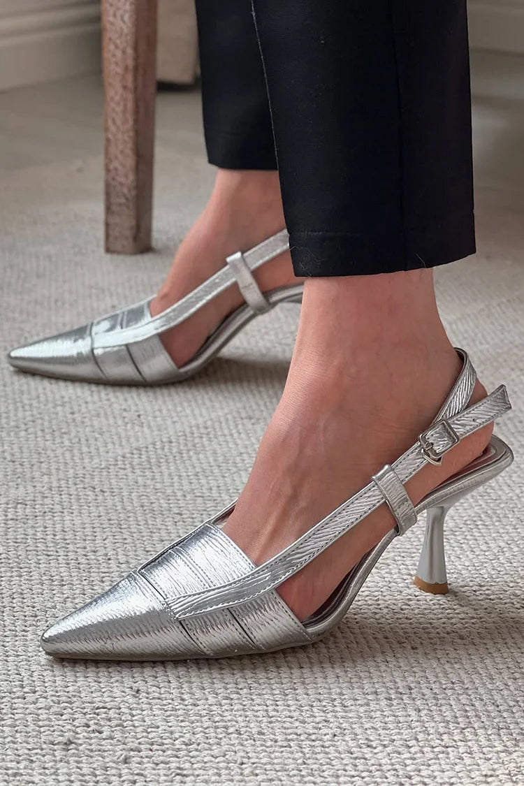 Scarpe con tacco a spillo color argento con punta affilata e cinturino posteriore in metallo lucido [Pre-ordine]