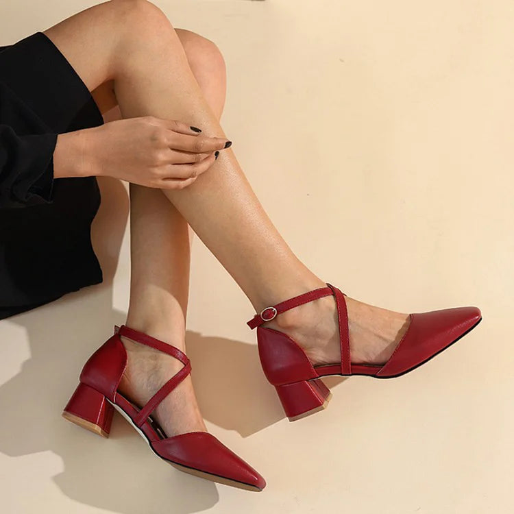 Scarpe con tacco grosso, punta quadrata, fibbia e cinturino incrociato, tinta unita