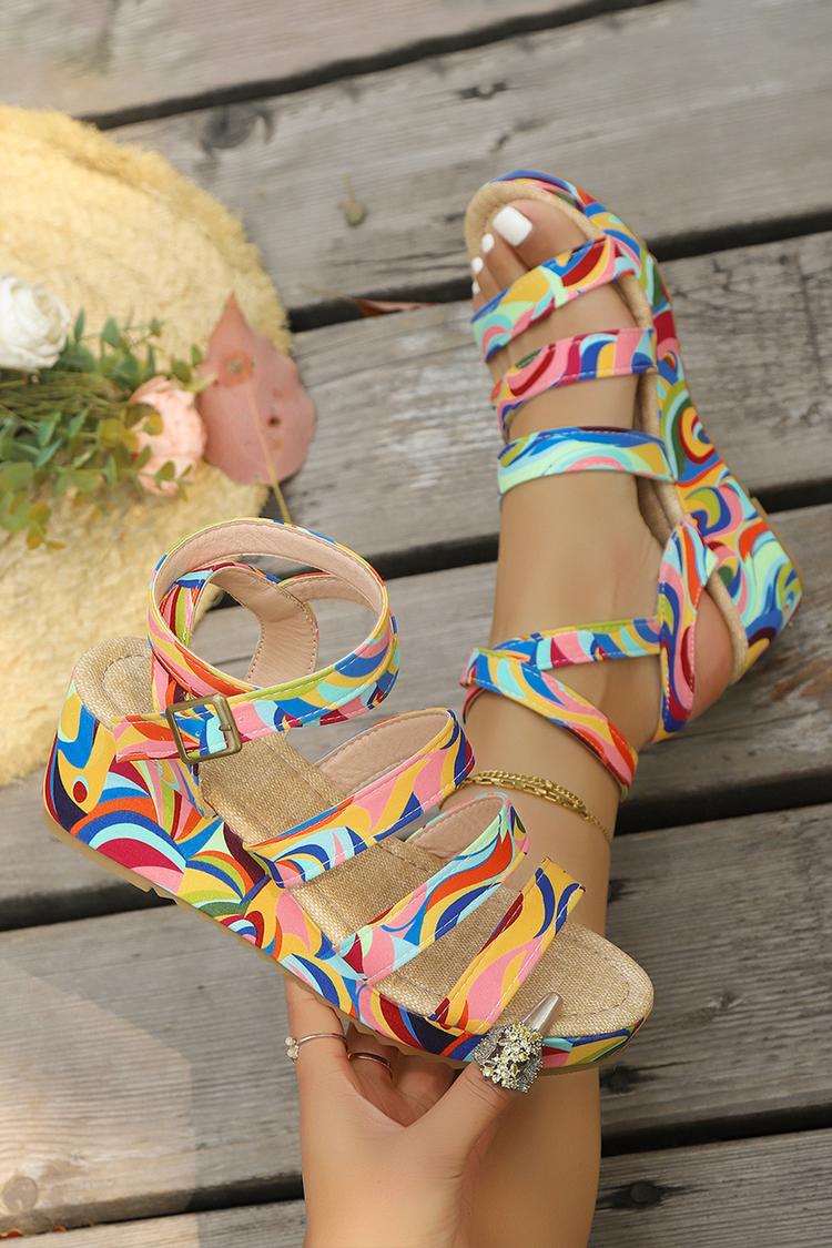 Sandali con zeppa, punta tonda, cinturino alla caviglia con fibbia e stampa astratta multicolore