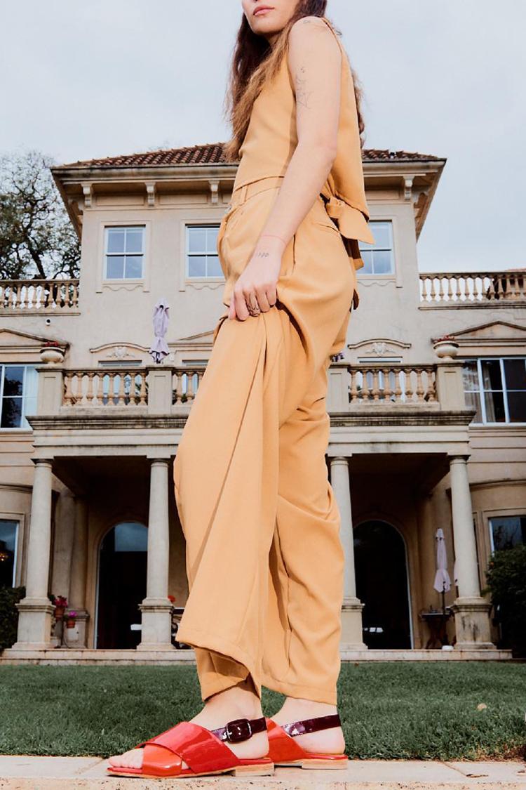 Sandalias rojas con tiras y hebilla, de punta abierta y bloques de color [Reserva]