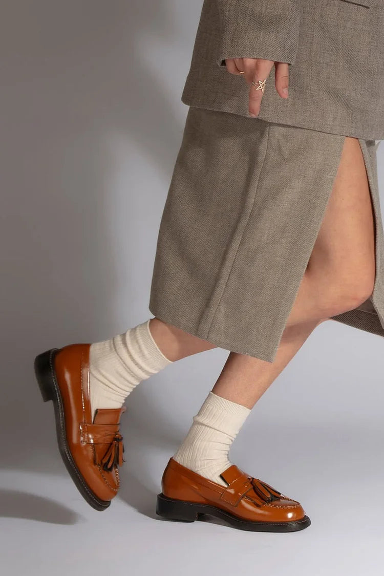 Mokasyny z frędzlami, okrągły nosek, wsuwane, niski obcas, jasnobrązowe [Przedsprzedaż]