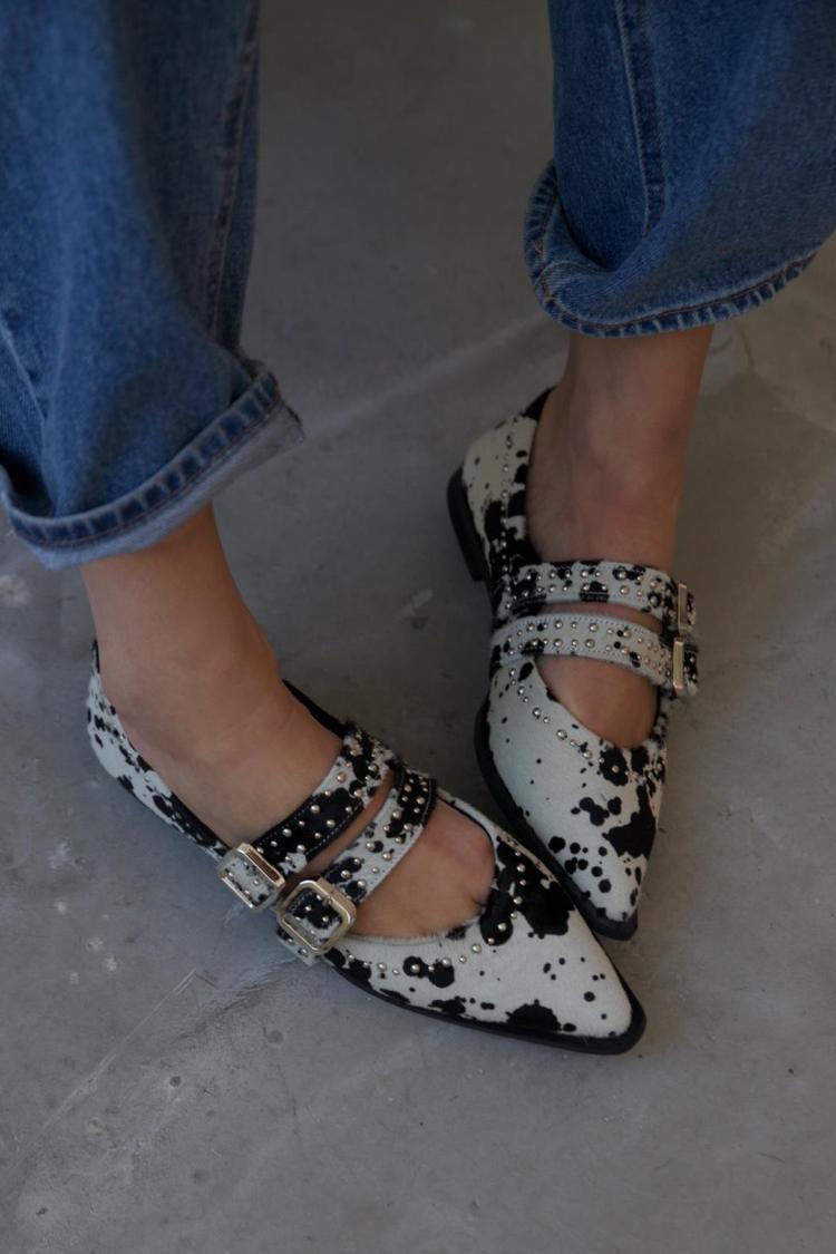 Cow Pattern Metal Rivets Decor Pointed Toe Beige Flats [Pre Order]