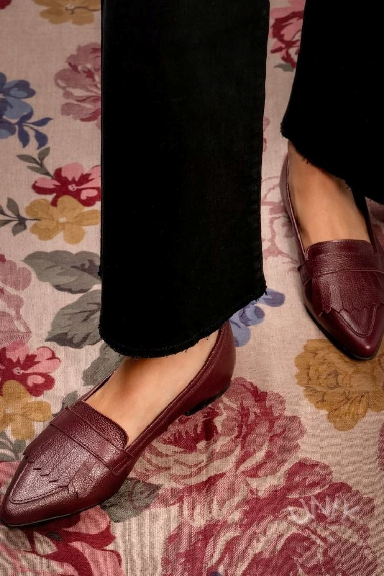 Ballerines en cuir bordeaux vintage à bout pointu avec pompon [Précommande]