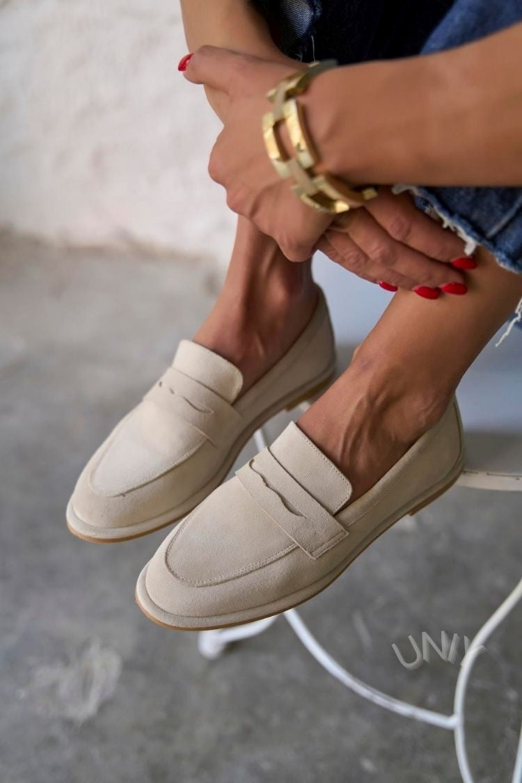 Mocassins Casuais Minimalistas em Camurça Bege com Biqueira Redonda [Pré-Encomenda]