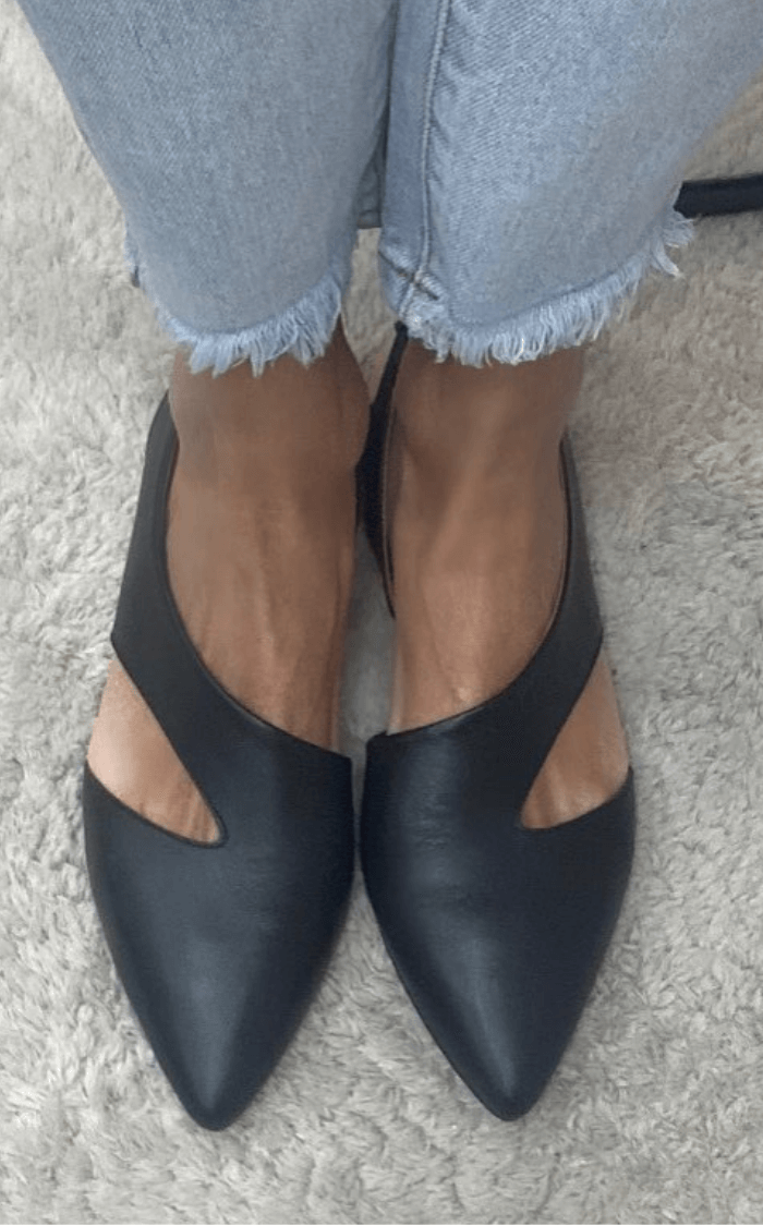 Ballerine a punta in similpelle con cinturini incrociati [Pre-ordine]