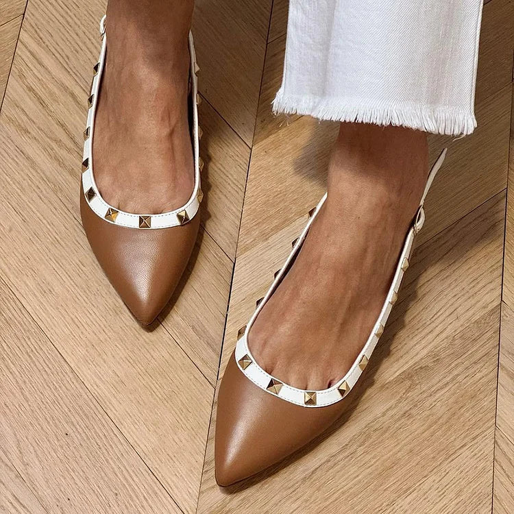 Scarpe basse marroni con punta affilata, rifiniture a contrasto e rivetti in metallo [Pre-ordine]