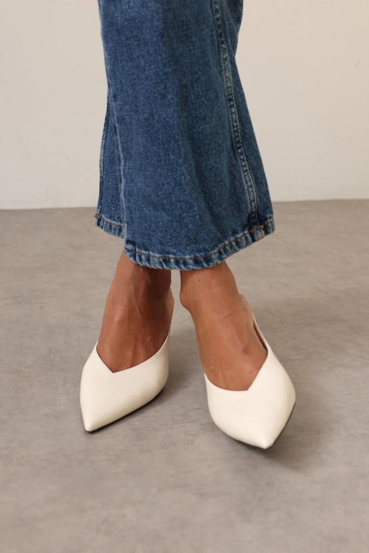 Scarpe con tacco a zeppa casual color avorio, a punta e tinta unita [Pre-ordine]