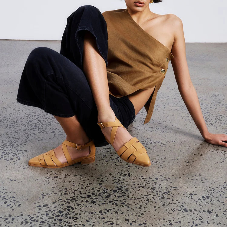 Sandali gialli con punta affilata, cinturino incrociato e fibbia intrecciata [Pre-ordine]