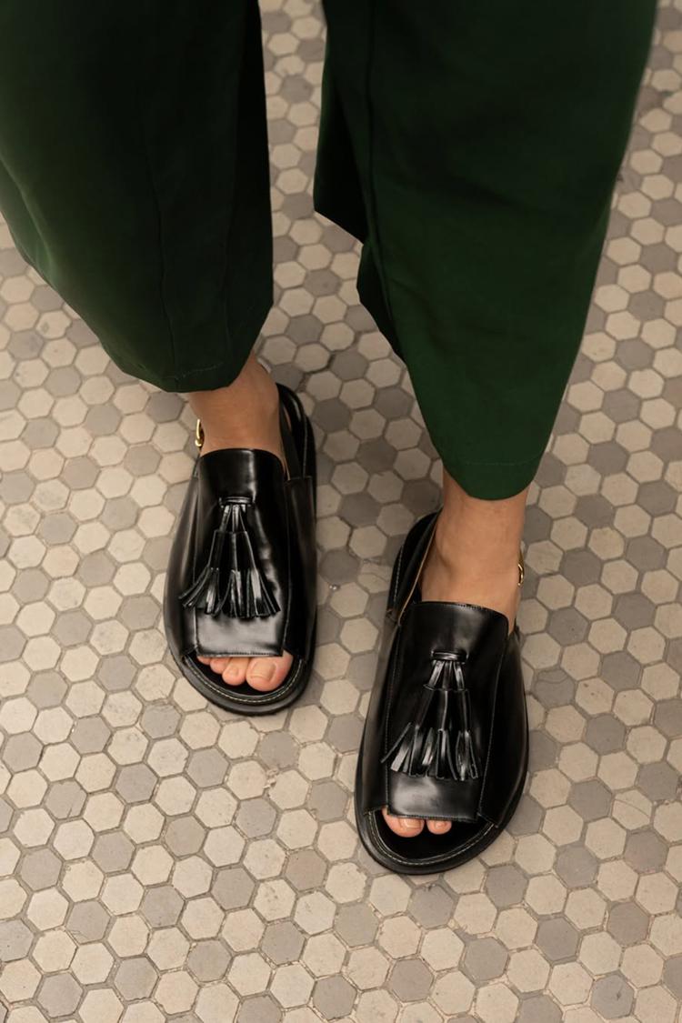 Quasten-Dekor Einfarbige Offene Zehen Schwarze Sandalen [Vorbestellung]