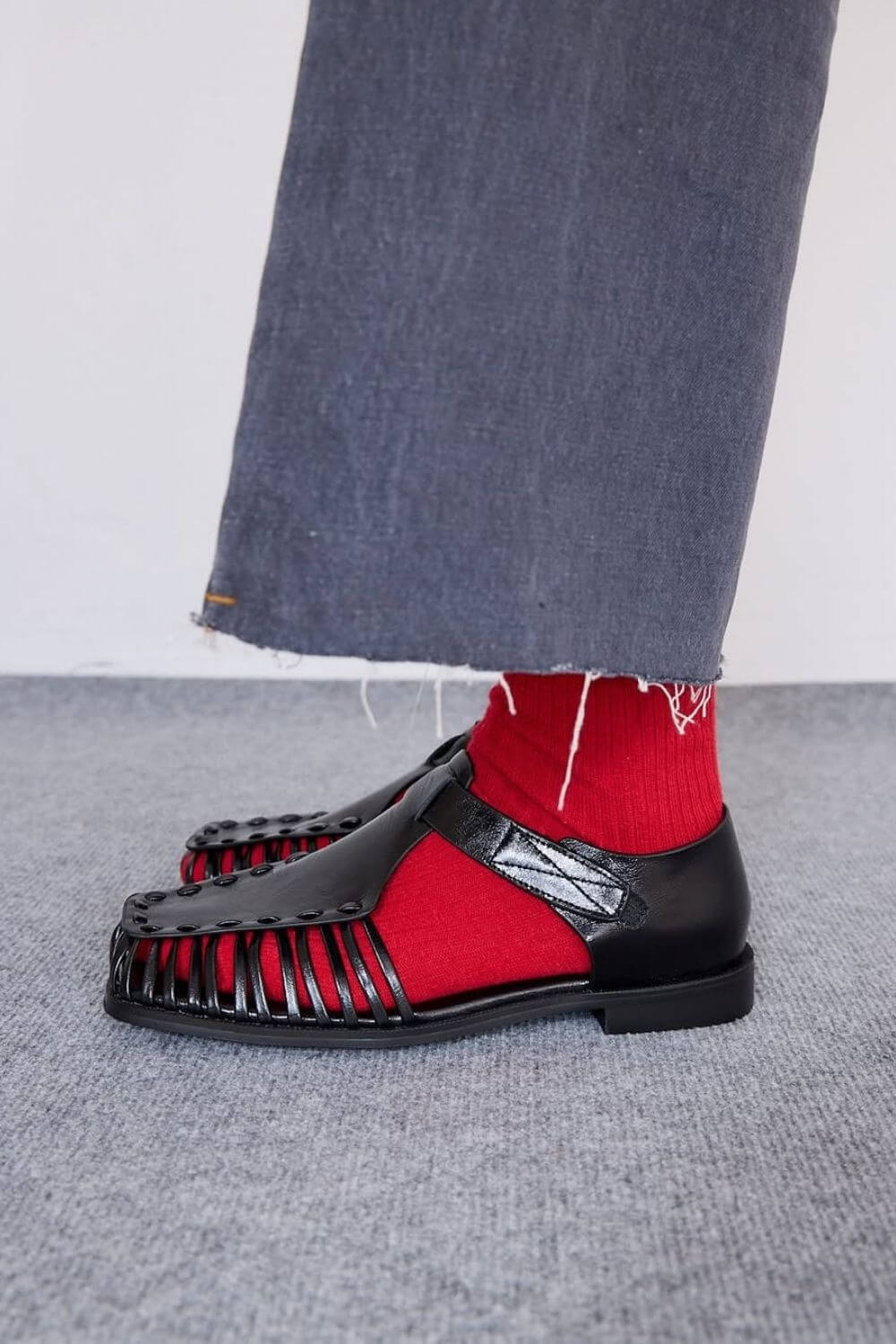 Glänzende ausgeschnittene gewebte Vamp Vintage Leder Schnallen Loafer [Vorbestellung]