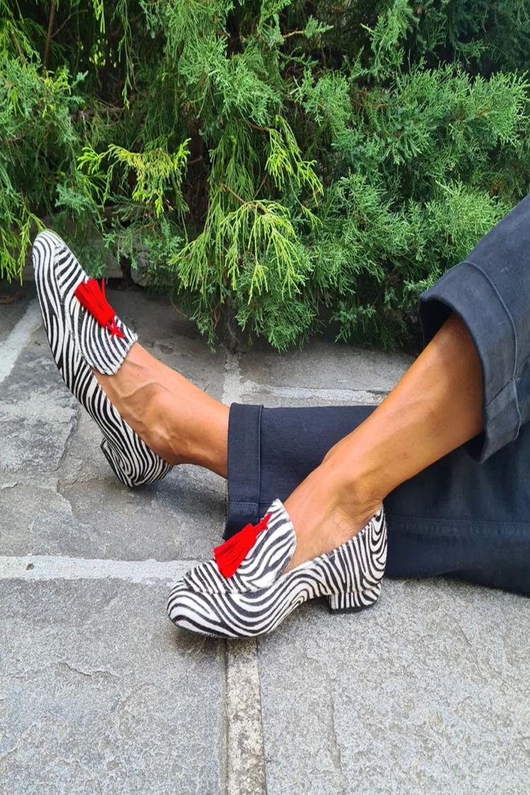 Loafer im Retro-Stil mit Zebramuster, Fransenbesatz