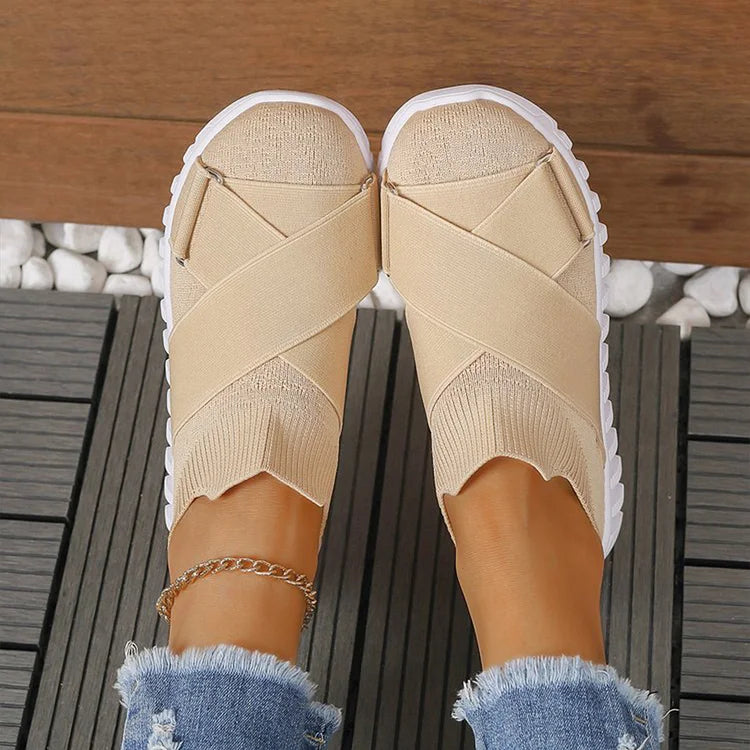 Sneakers casual slip-on con punta rotonda e patchwork con cinturini incrociati