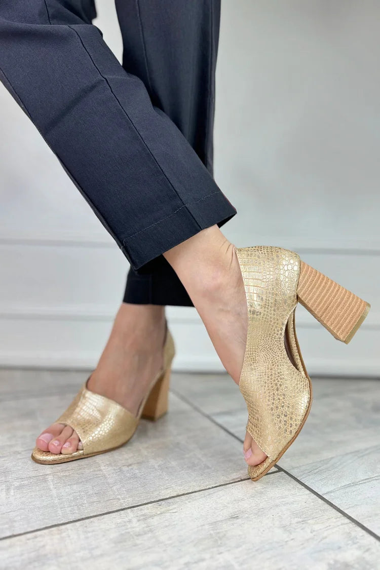 Zapatos de punta abierta con recortes y brillo metálico, tacones gruesos dorados [Reserva]