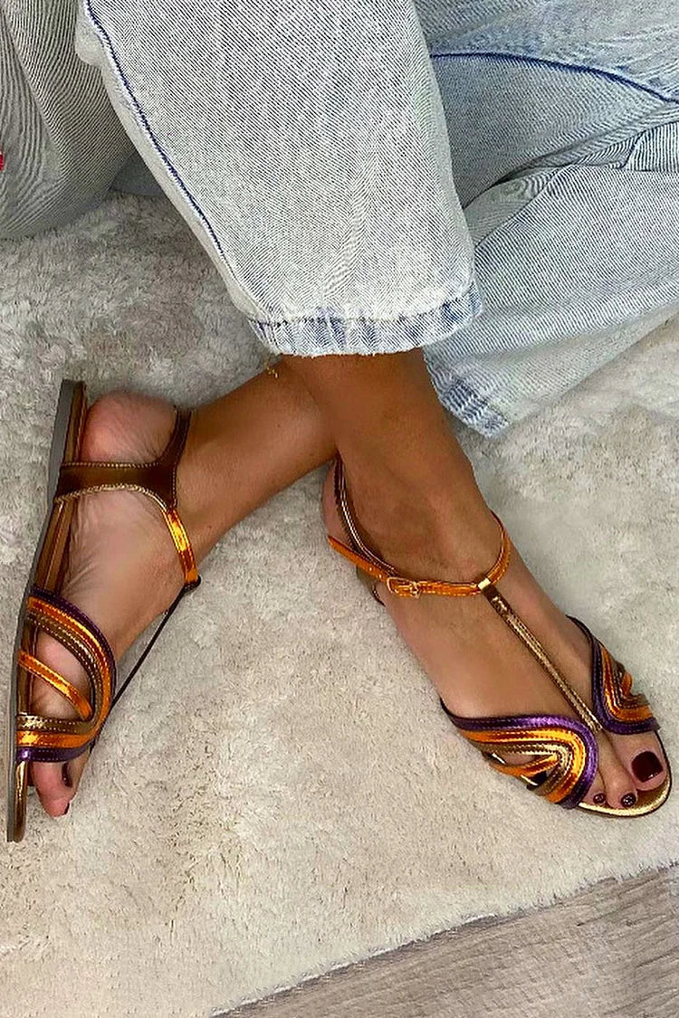 Sandálias multicoloridas Peep Toe com fivela em T douradas