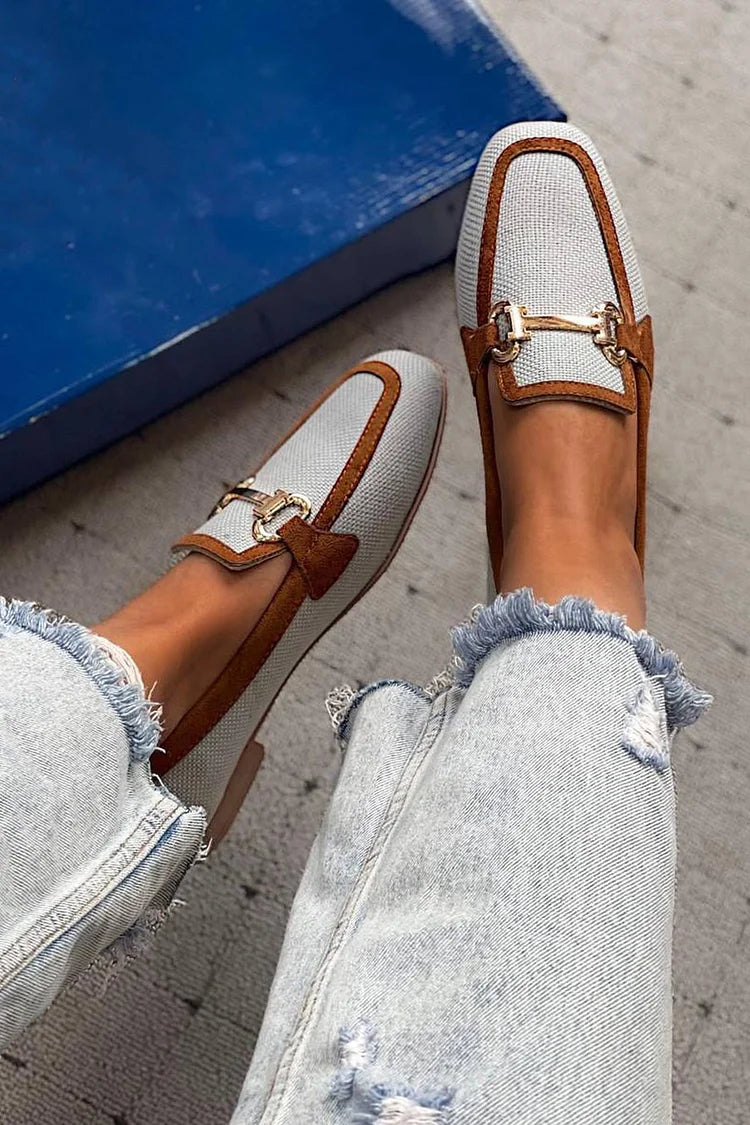 Metalowe dekoracje, mokasyny w kolorze jasnoszarym z kwadratowym noskiem i blokiem kolorów [Przedsprzedaż]