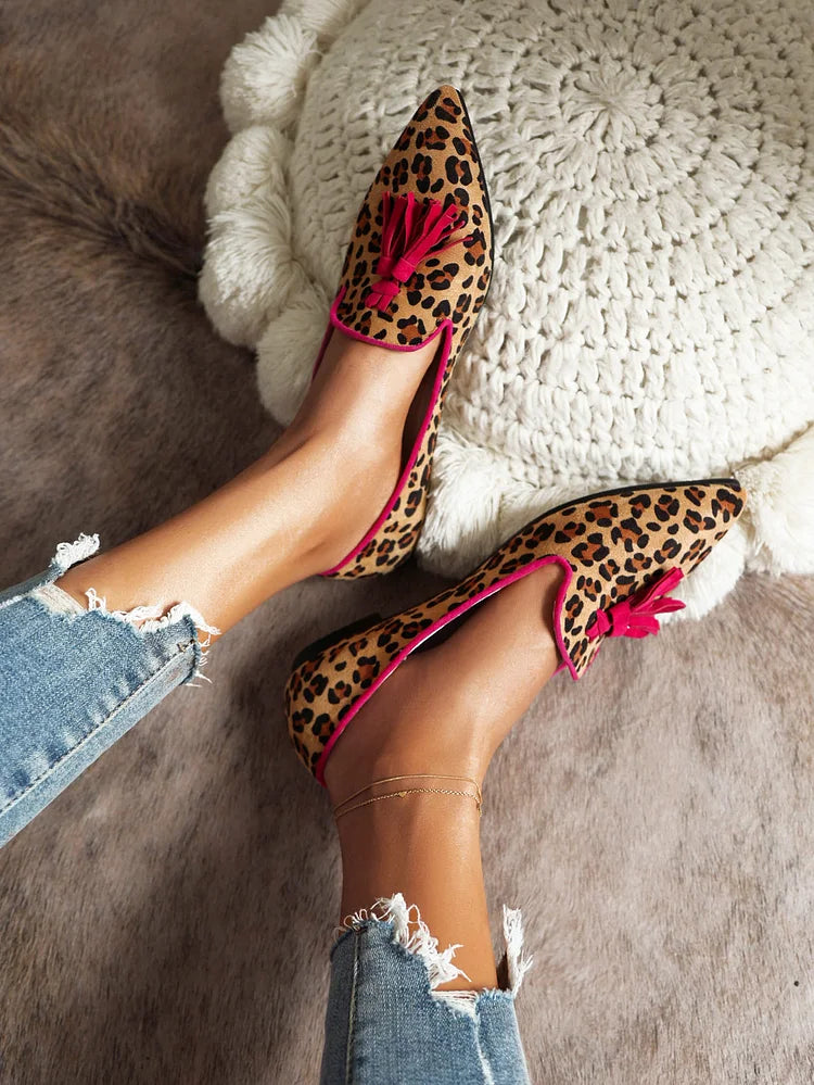 Zapatos planos puntiagudos informales con decoración de borlas de ante sintético y estampado de leopardo para mujer 