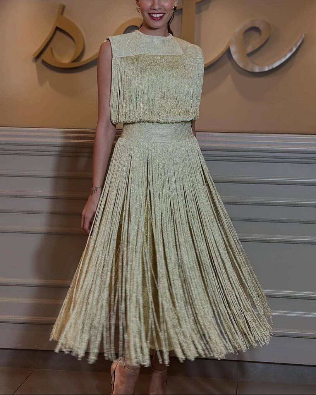 Abito da festa con frange a vita alta 