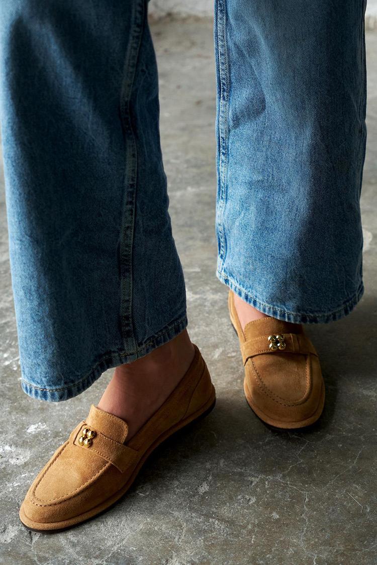 Décor en métal Mocassins camel unis à bout rond [Précommande]