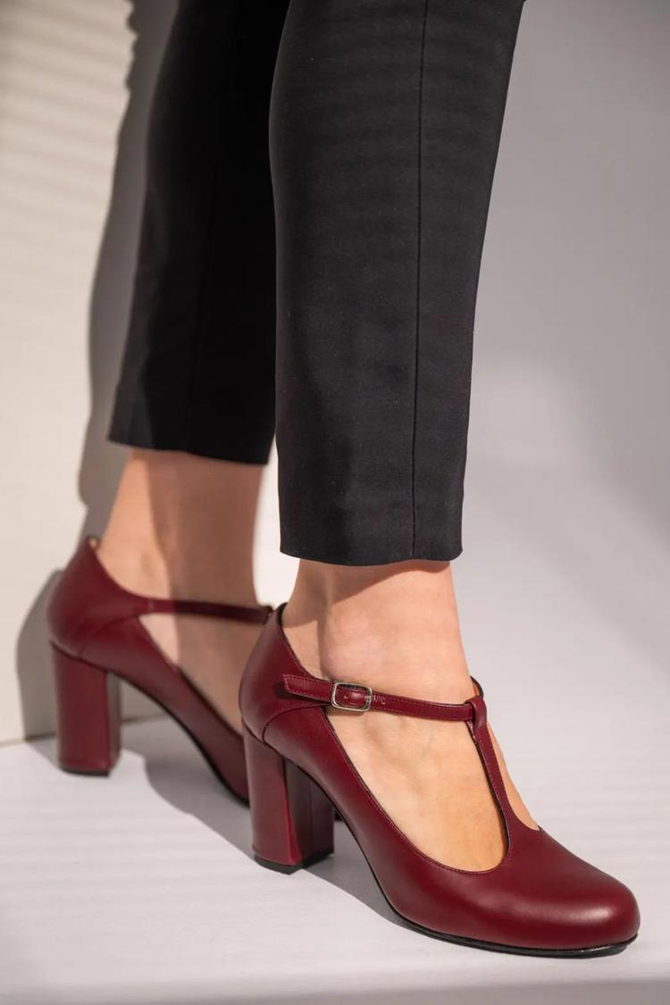 T-Shaped Ankle Strap Buckle Round Toe Burgundy Chunky Heels