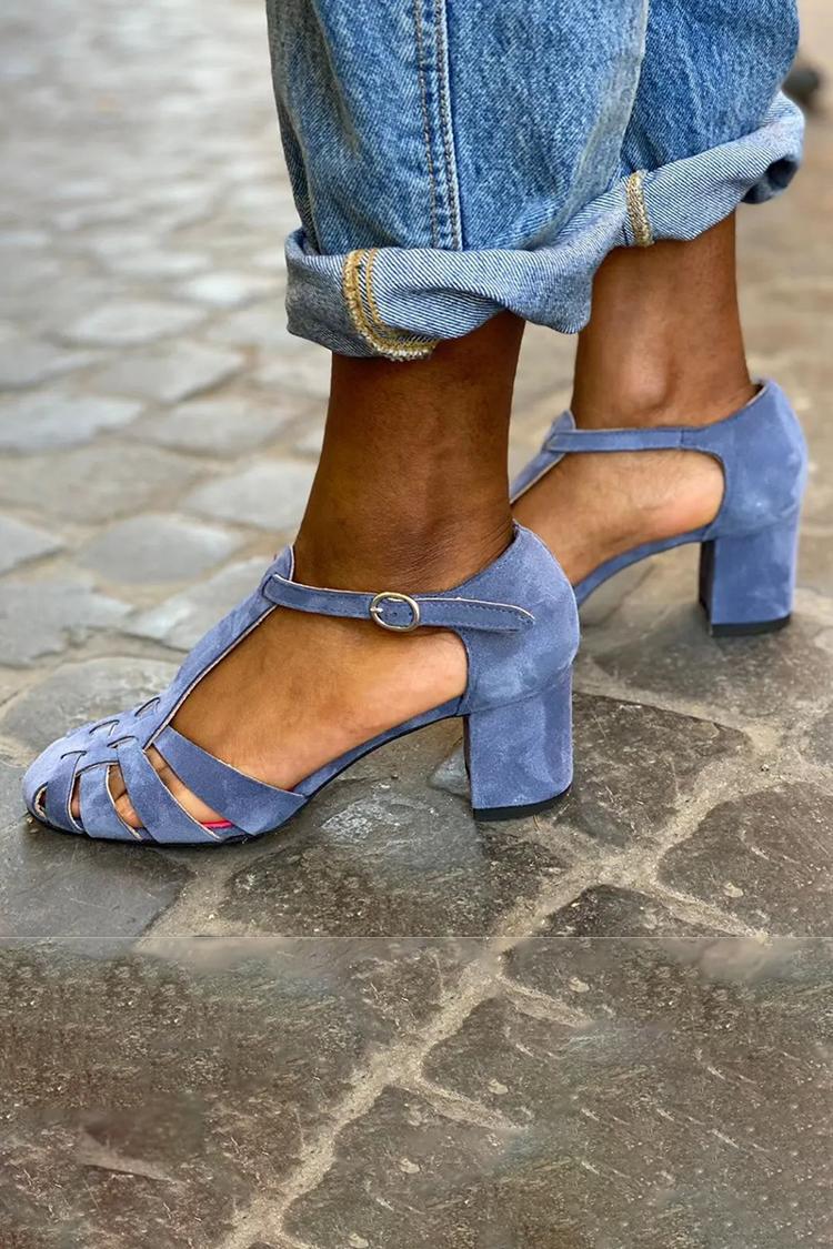 Sztuczna skóra z wycięciami, paski, zamknięte noski, masywne obcasy