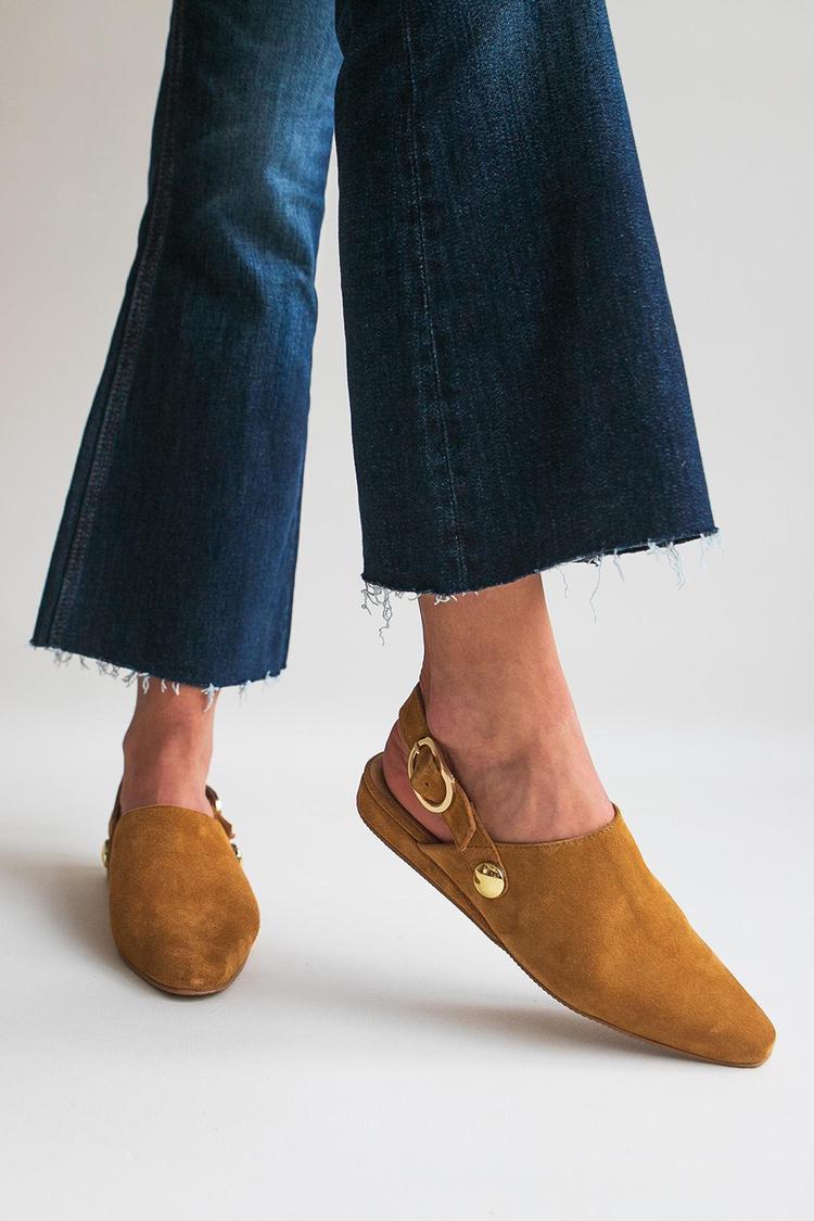 Sapatilhas Camel de Cor Sólida com Biqueira Apontada, Tira Slingback e Fivela [Pré-Encomenda]