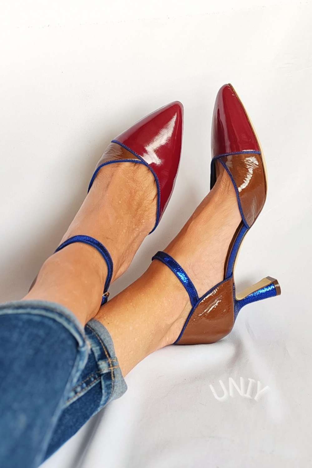 Scarpe con tacco a spillo e cinturino a T in vernice bordeaux [Pre-ordine]