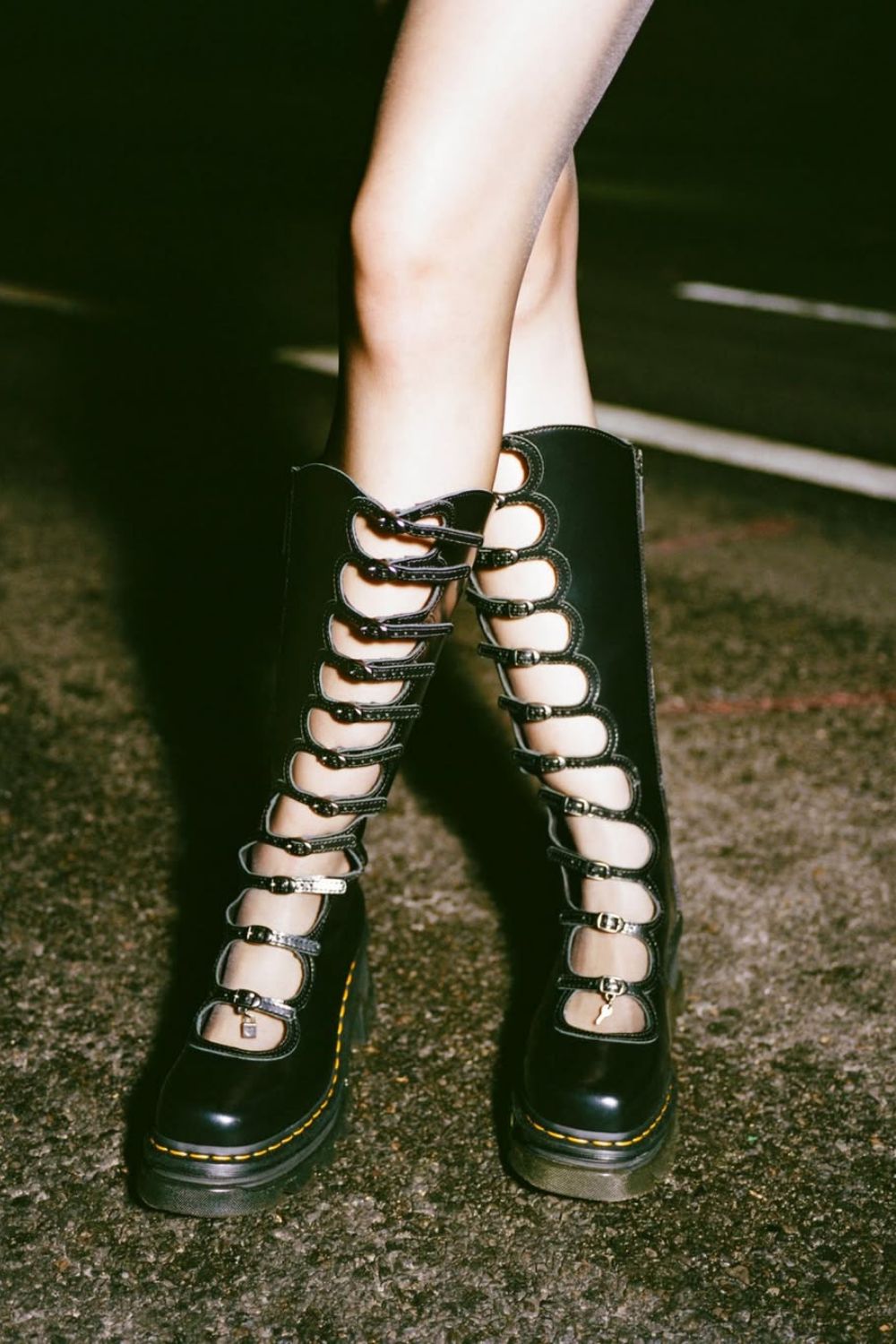 Stivali da combattimento con fibbia e cut-out alti fino al ginocchio [Pre-ordine]