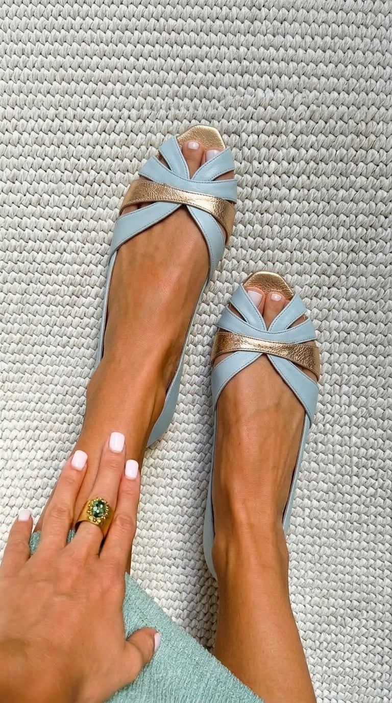 Staubblau und Metallic Gold Verschlungene Peeptoe Ballerinas [Vorbestellung]