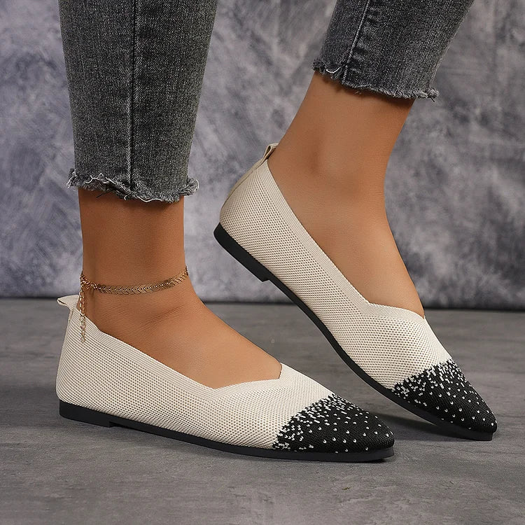 Ballerine traspiranti con punta affilata e lavorazione a maglia colorblock