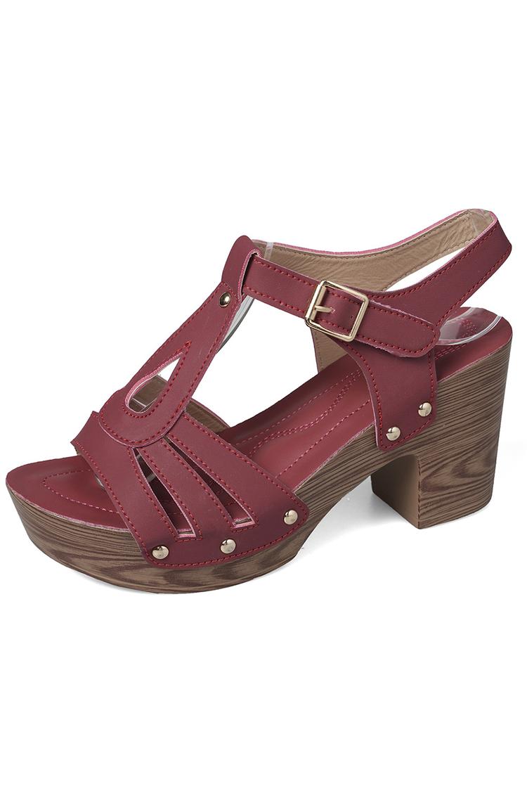 Sandali con tacco a punta tonda, decorati con borchie metalliche traforate, tinta unita