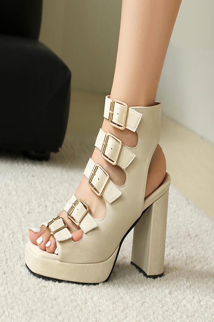 Scarpe con tacco grosso, cinturino posteriore, fibbia e punta quadrata traforata 